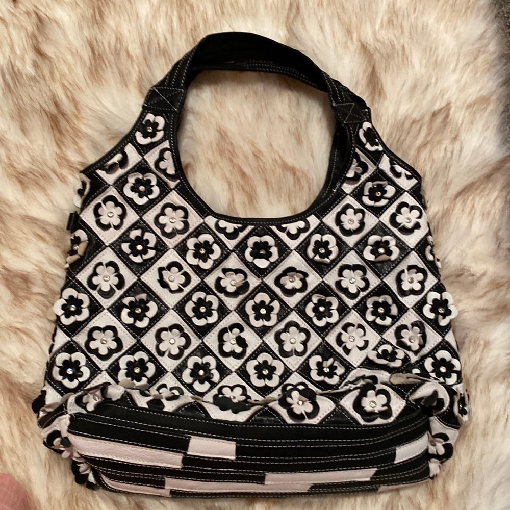 Almost new 3D flowered purse in leather with flower petals able to be felt!